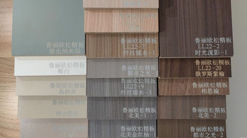 在选择定制阳台榻榻米时，可以参考以下品牌：